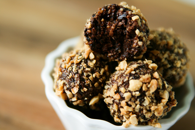 Chokladbollar med kokos och jordnötter | Baker vs. Runner