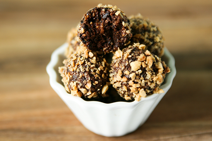 Chokladbollar med kokos och jordnötter | Baker vs. Runner