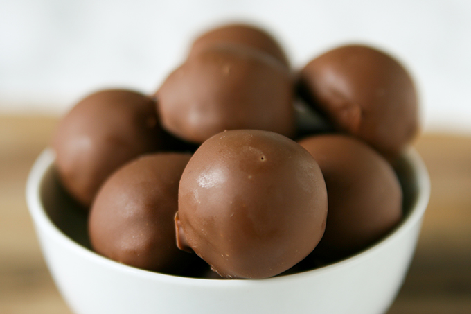 Peanut Butter Cup Balls | Baker vs. Runner